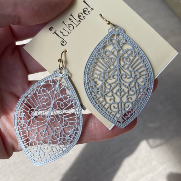 NWT Lightweight Grey Lasercut Earrings - Picture 5 of 5